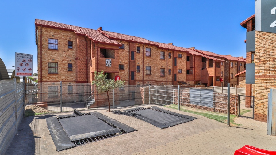 1 Bedroom Property for Sale in Erand Gardens Gauteng
