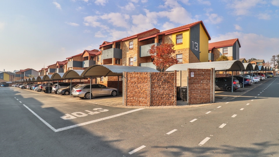 1 Bedroom Property for Sale in Erand Gardens Gauteng