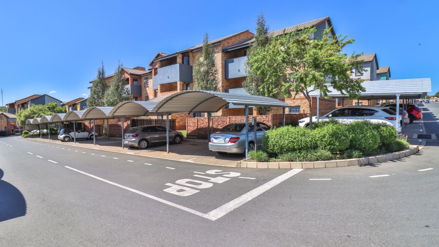 1 Bedroom Property for Sale in Erand Gardens Gauteng