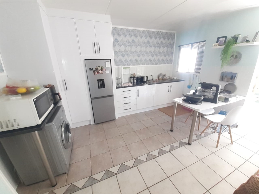 2 Bedroom Property for Sale in Bromhof Gauteng