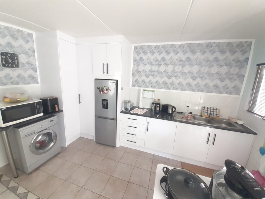 2 Bedroom Property for Sale in Bromhof Gauteng