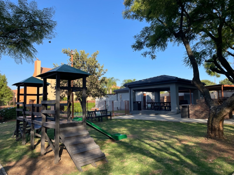 2 Bedroom Property for Sale in Bromhof Gauteng