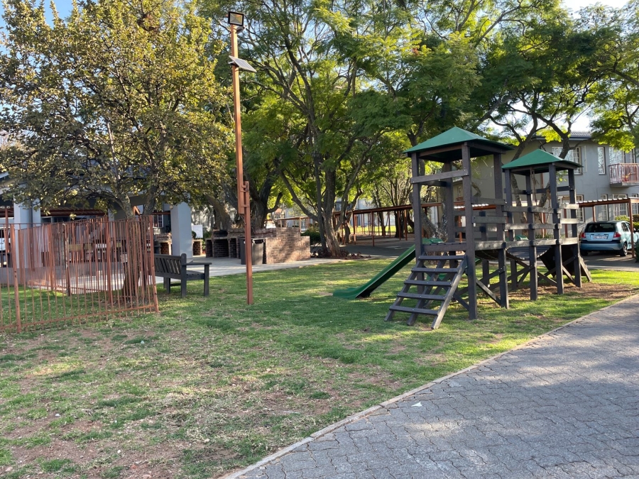 2 Bedroom Property for Sale in Bromhof Gauteng