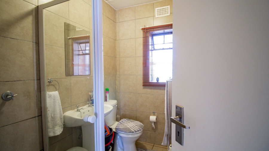 1 Bedroom Property for Sale in Erand Gardens Gauteng