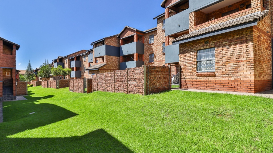 1 Bedroom Property for Sale in Erand Gardens Gauteng