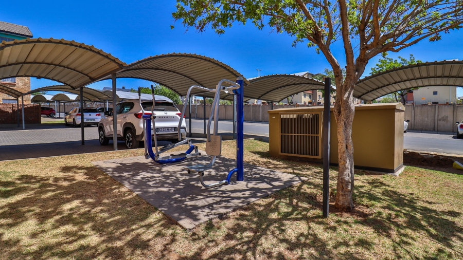 1 Bedroom Property for Sale in Erand Gardens Gauteng