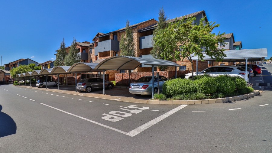 1 Bedroom Property for Sale in Erand Gardens Gauteng