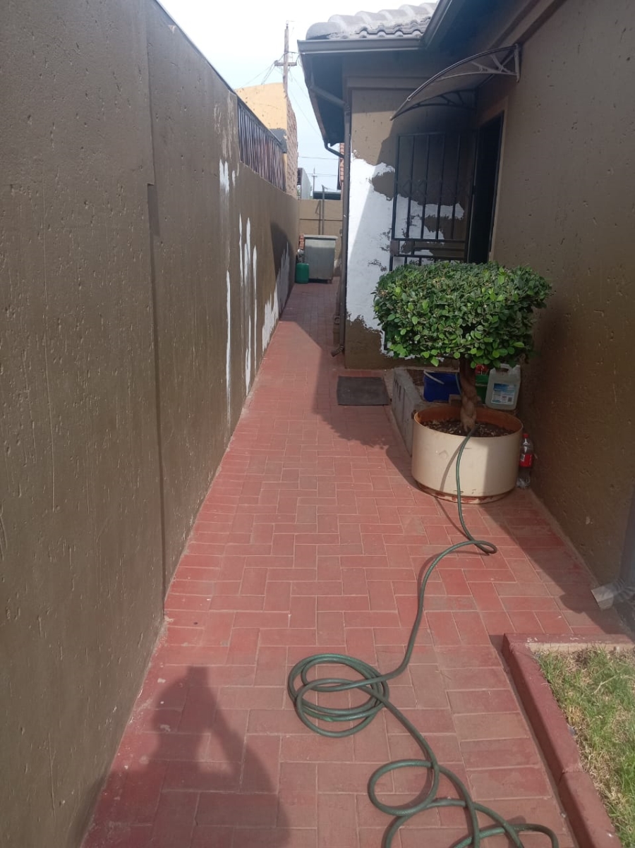 3 Bedroom Property for Sale in Protea Glen Gauteng