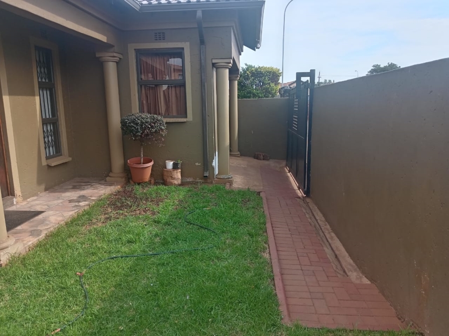 3 Bedroom Property for Sale in Protea Glen Gauteng