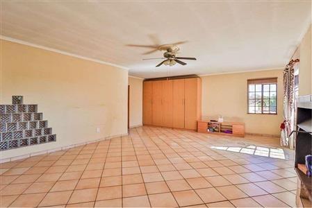 3 Bedroom Property for Sale in Glen Austin Gauteng