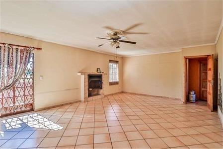 3 Bedroom Property for Sale in Glen Austin Gauteng