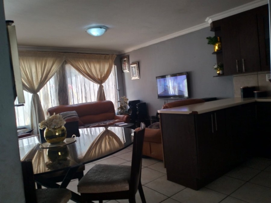 2 Bedroom Property for Sale in Greenhills Gauteng