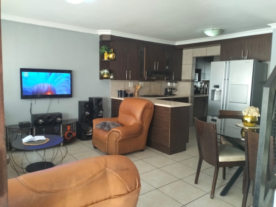2 Bedroom Property for Sale in Greenhills Gauteng