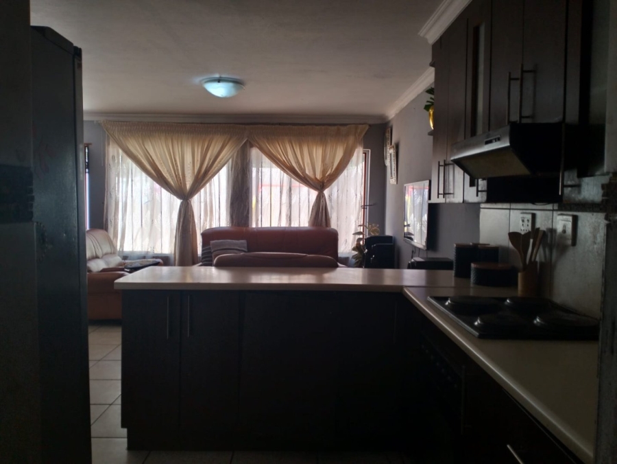 2 Bedroom Property for Sale in Greenhills Gauteng