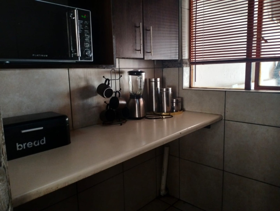 2 Bedroom Property for Sale in Greenhills Gauteng