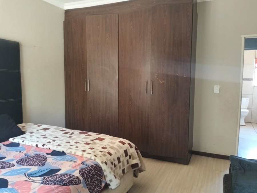 2 Bedroom Property for Sale in Greenhills Gauteng