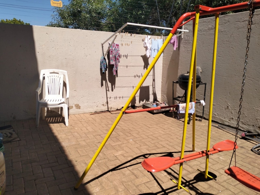 2 Bedroom Property for Sale in Greenhills Gauteng