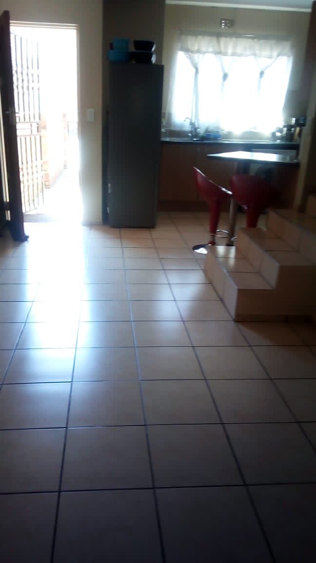 To Let 2 Bedroom Property for Rent in Crystal Park Gauteng