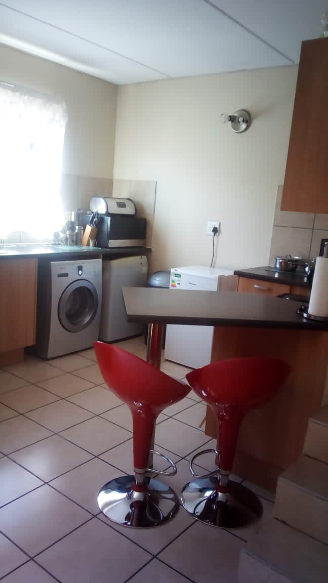 To Let 2 Bedroom Property for Rent in Crystal Park Gauteng