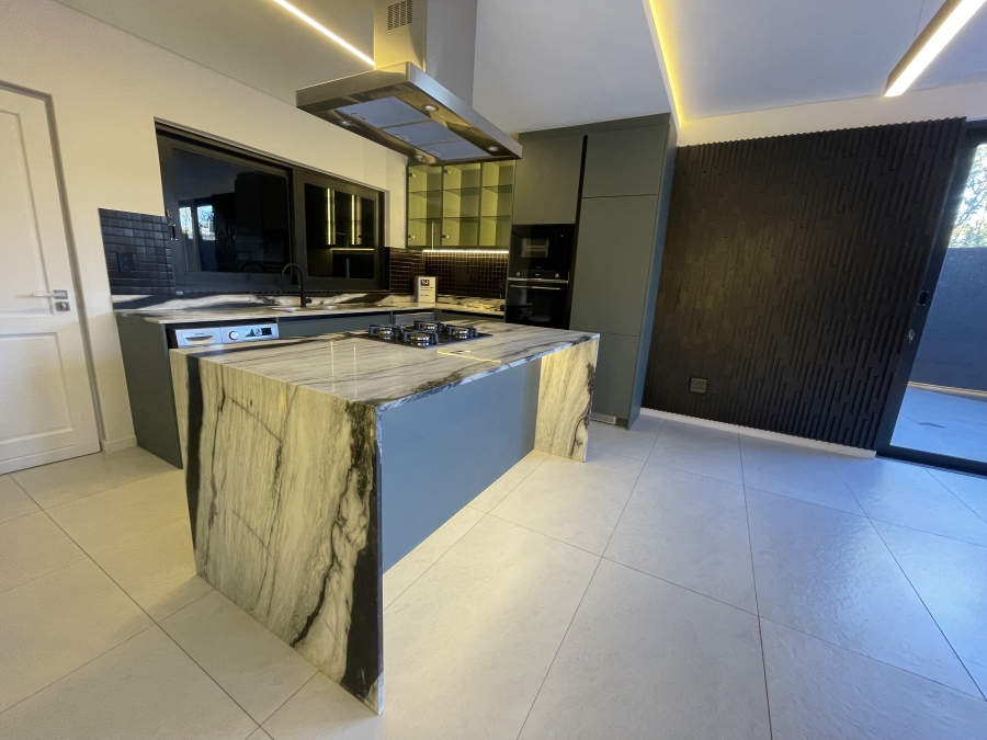 To Let 2 Bedroom Property for Rent in Fourways Gauteng