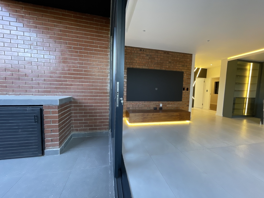 To Let 2 Bedroom Property for Rent in Fourways Gauteng