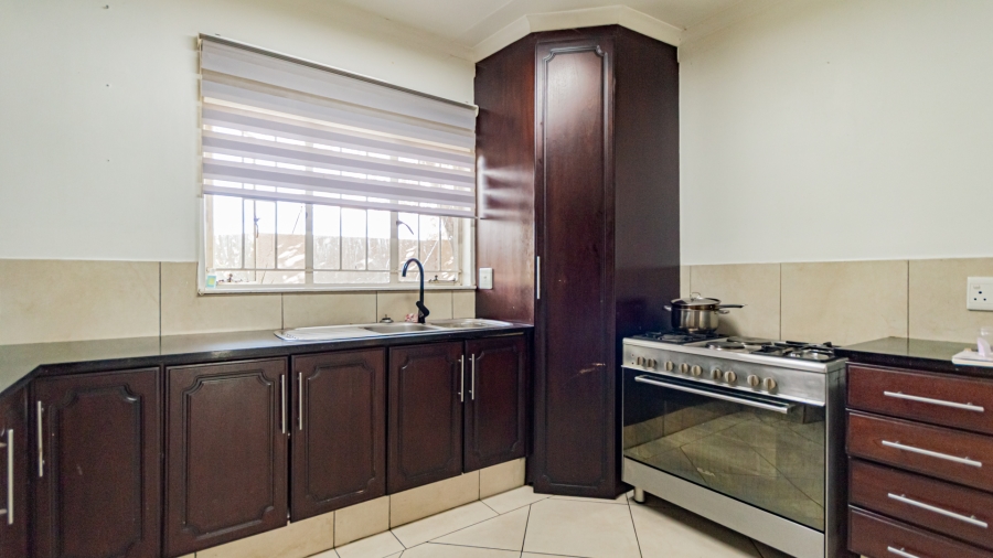 To Let 3 Bedroom Property for Rent in Knoppieslaagte Gauteng