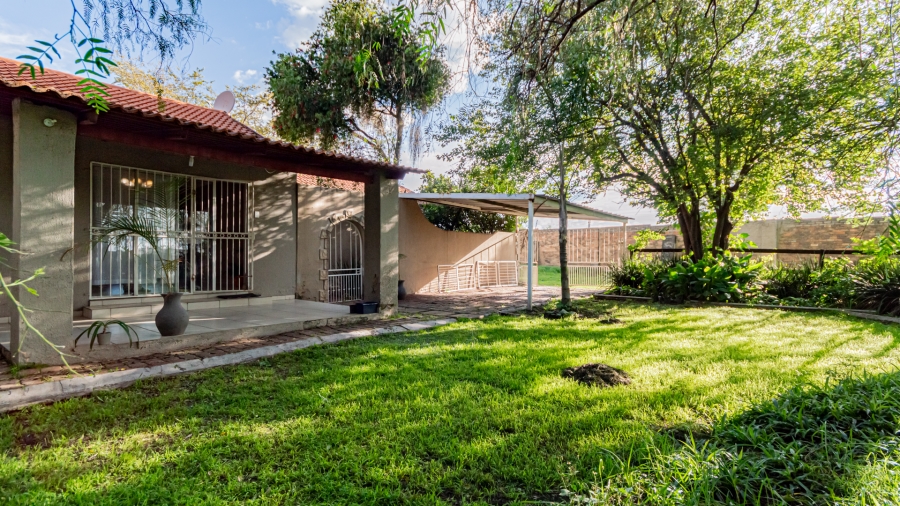 To Let 3 Bedroom Property for Rent in Knoppieslaagte Gauteng