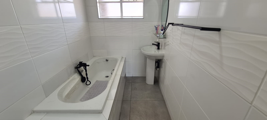 2 Bedroom Property for Sale in South Crest Gauteng