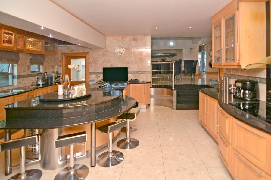 6 Bedroom Property for Sale in Bedfordview Gauteng