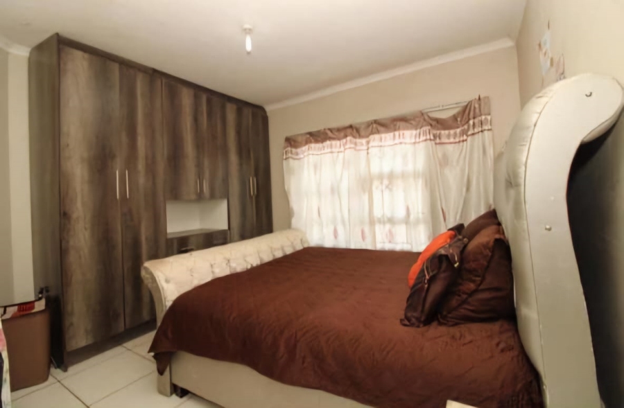 3 Bedroom Property for Sale in Golden Gardens Gauteng
