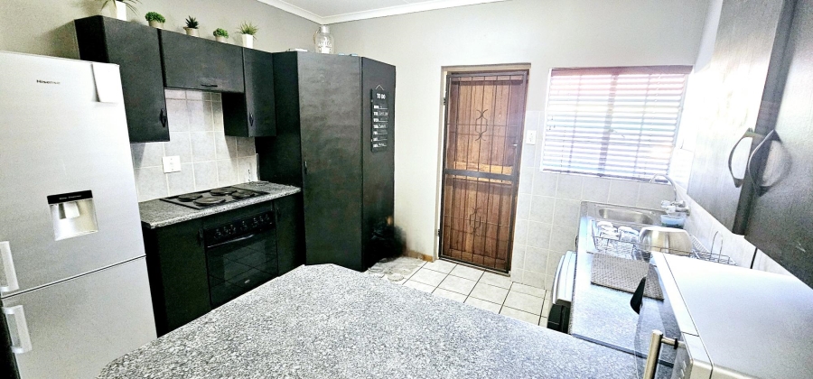 2 Bedroom Property for Sale in Die Hoewes Gauteng