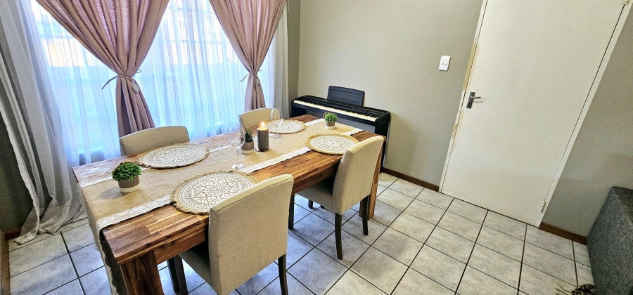 2 Bedroom Property for Sale in Die Hoewes Gauteng