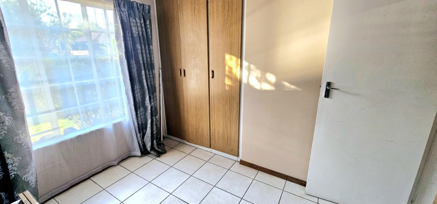 2 Bedroom Property for Sale in Die Hoewes Gauteng