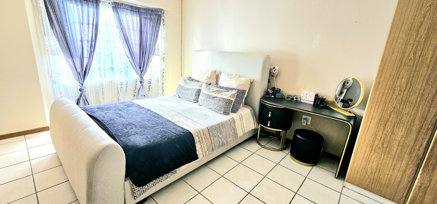 2 Bedroom Property for Sale in Die Hoewes Gauteng