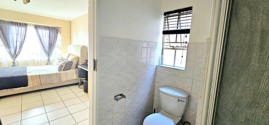 2 Bedroom Property for Sale in Die Hoewes Gauteng