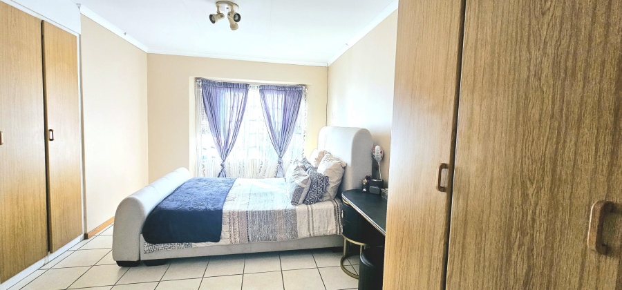 2 Bedroom Property for Sale in Die Hoewes Gauteng