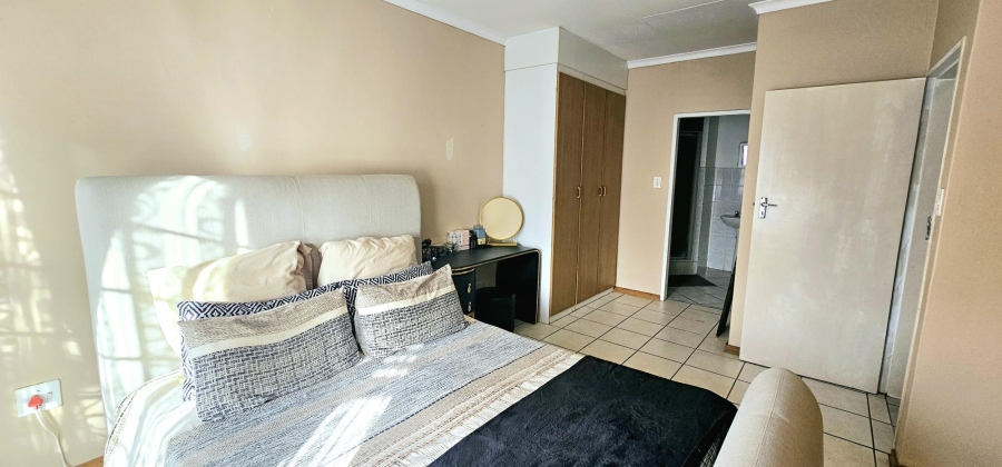 2 Bedroom Property for Sale in Die Hoewes Gauteng