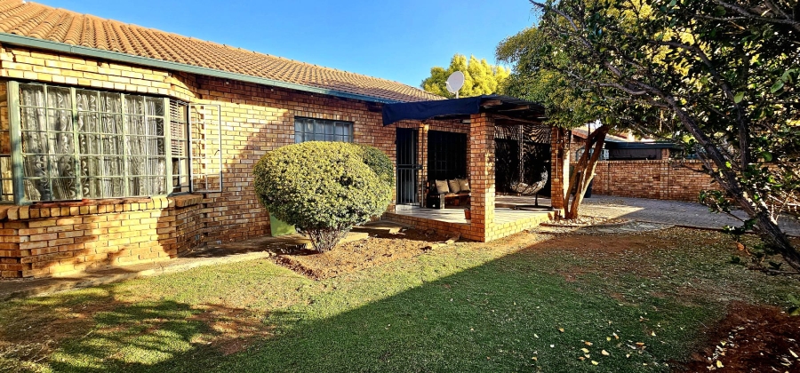 2 Bedroom Property for Sale in Die Hoewes Gauteng