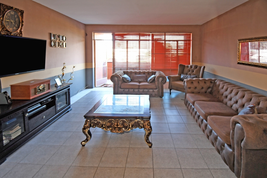 2 Bedroom Property for Sale in Kew Gauteng