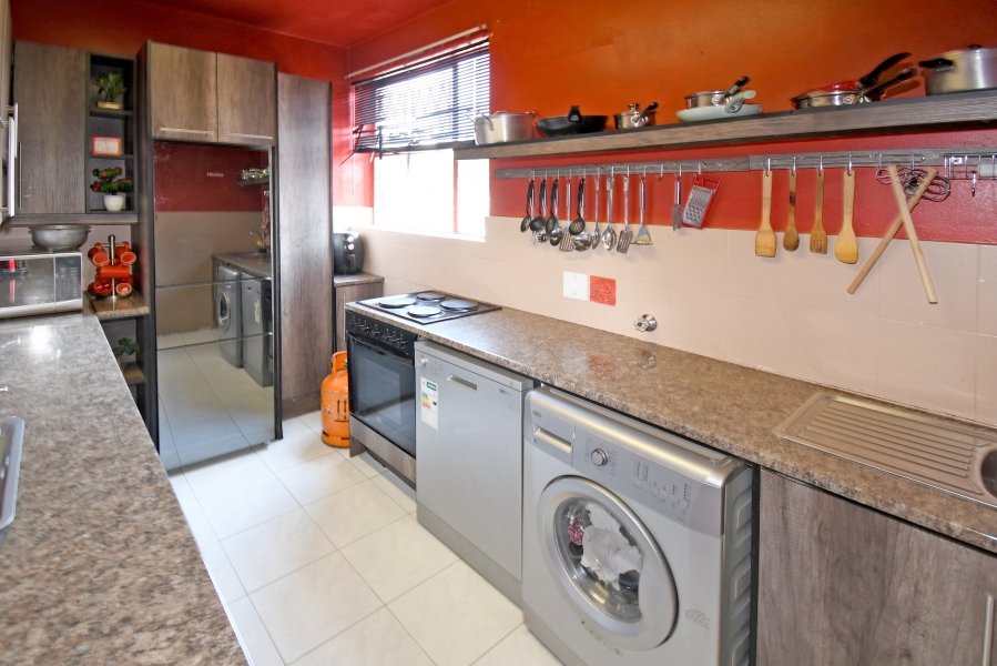 2 Bedroom Property for Sale in Kew Gauteng