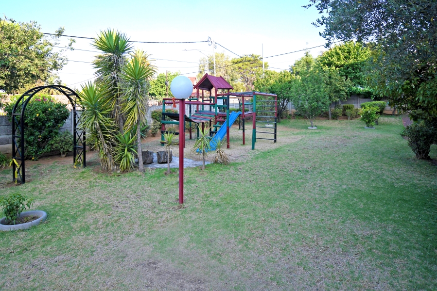 2 Bedroom Property for Sale in Kew Gauteng