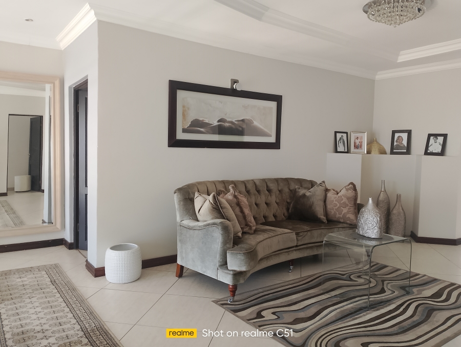 5 Bedroom Property for Sale in Helderwyk Gauteng