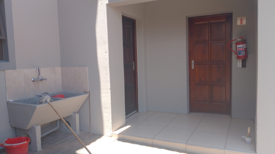5 Bedroom Property for Sale in Helderwyk Gauteng