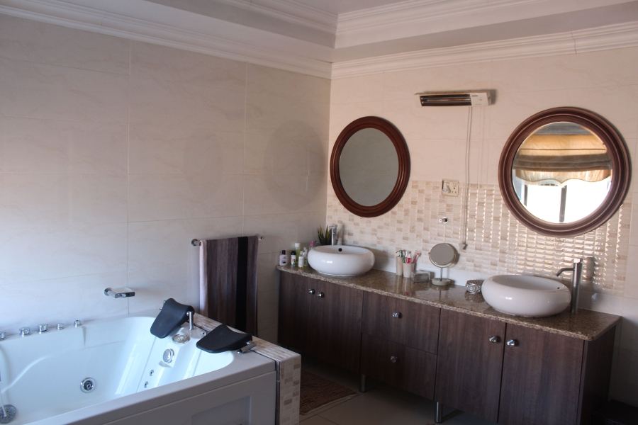 5 Bedroom Property for Sale in Helderwyk Gauteng