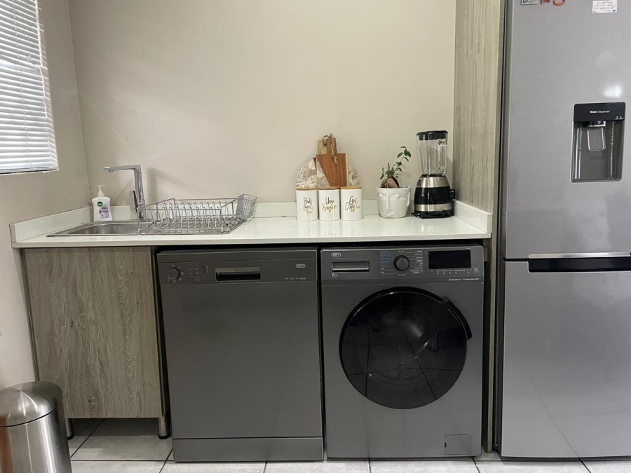 1 Bedroom Property for Sale in Linden Gauteng