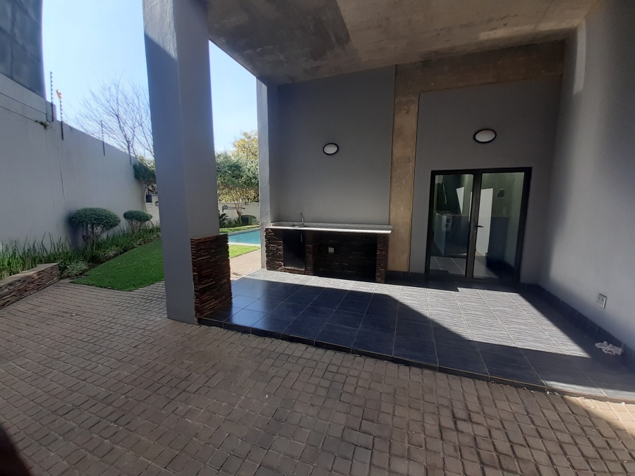 1 Bedroom Property for Sale in Linden Gauteng