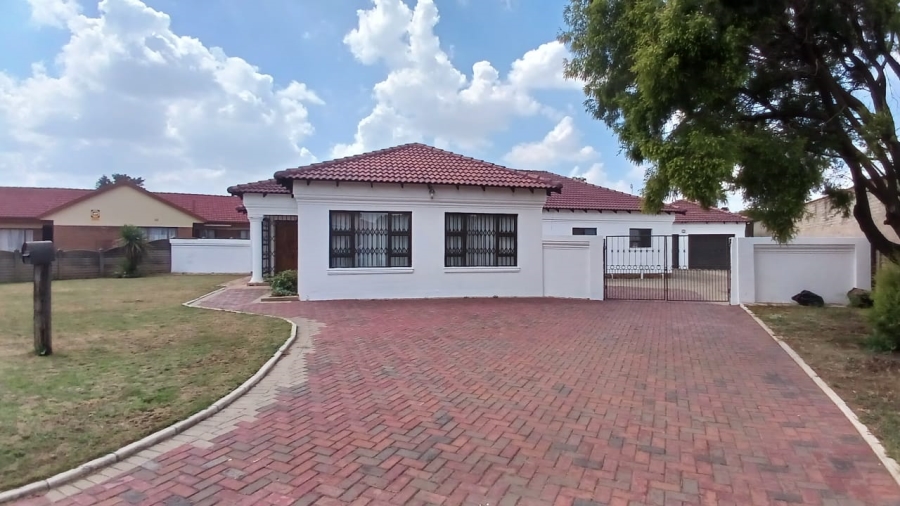 4 Bedroom Property for Sale in Waldrift Gauteng