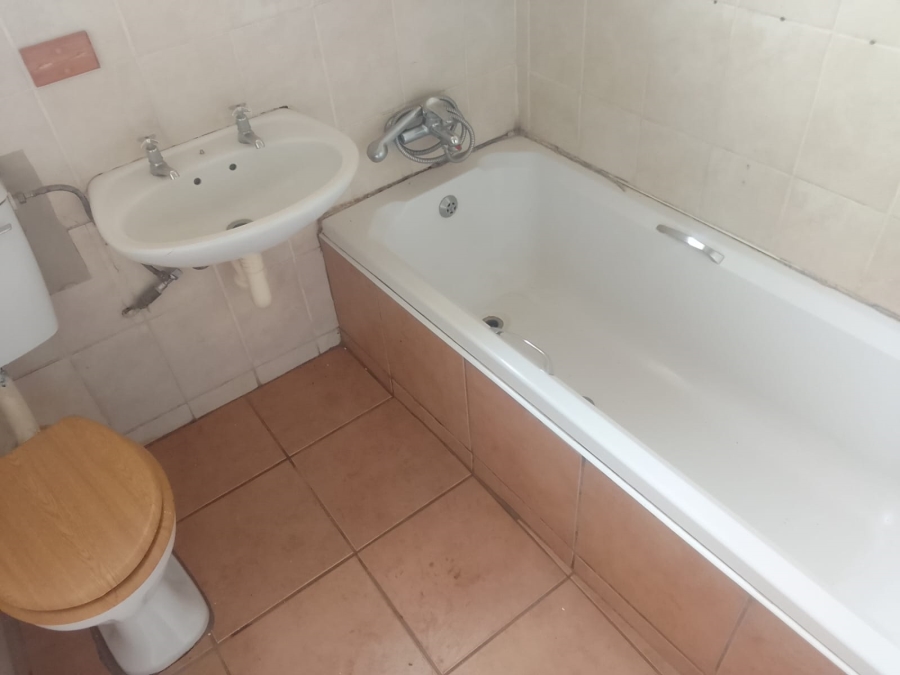 To Let 3 Bedroom Property for Rent in Kleinzonderhout AH Gauteng