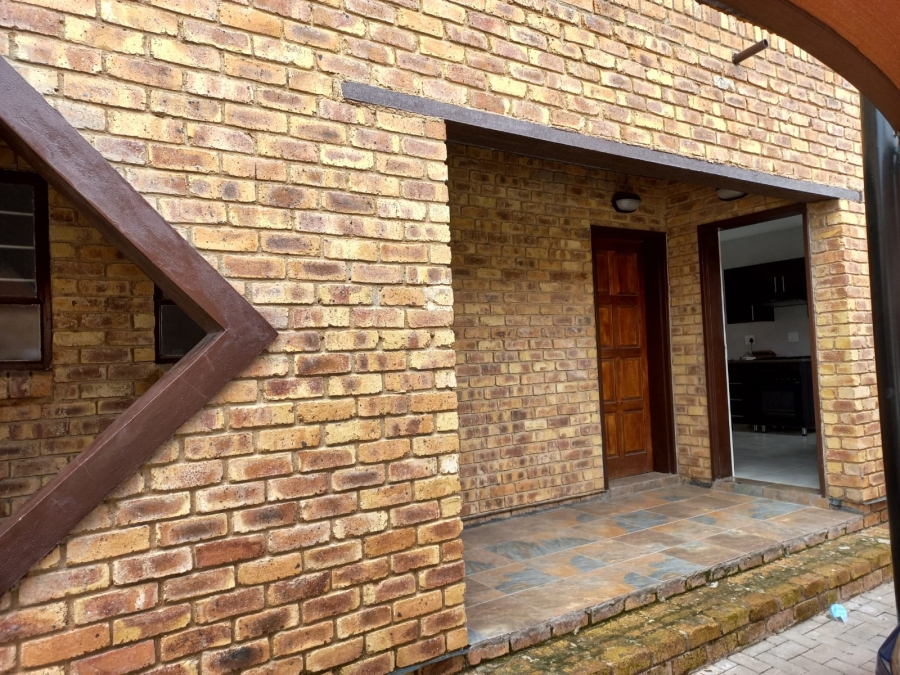 To Let 2 Bedroom Property for Rent in Crystal Park Gauteng