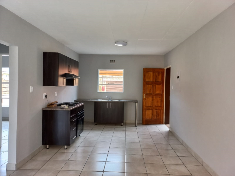 To Let 2 Bedroom Property for Rent in Crystal Park Gauteng